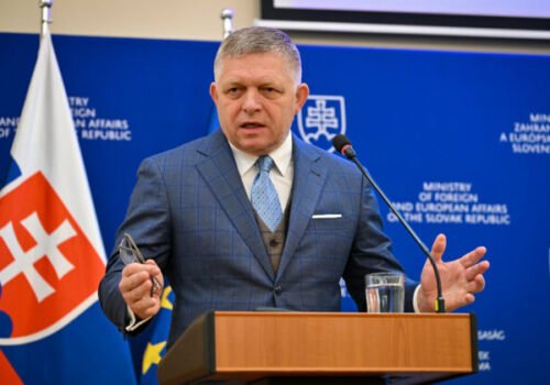 Slováci sú nespokojní s domácou politikou Ficovej vlády, negatívny postoj prevláda aj pri zahraničnej