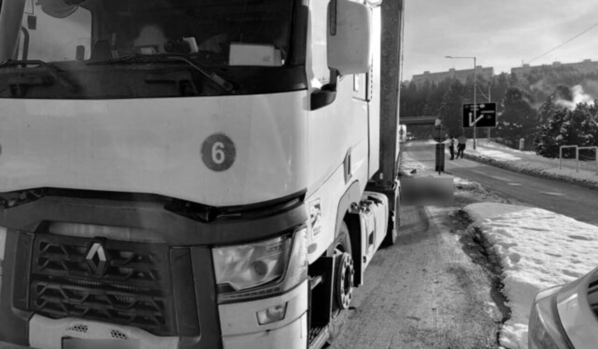 Tragédia v Dolnom Kubíne, pri dopravnej nehode zahynula 75-ročná žena, zrazilo ju nákladné vozidlo – FOTO