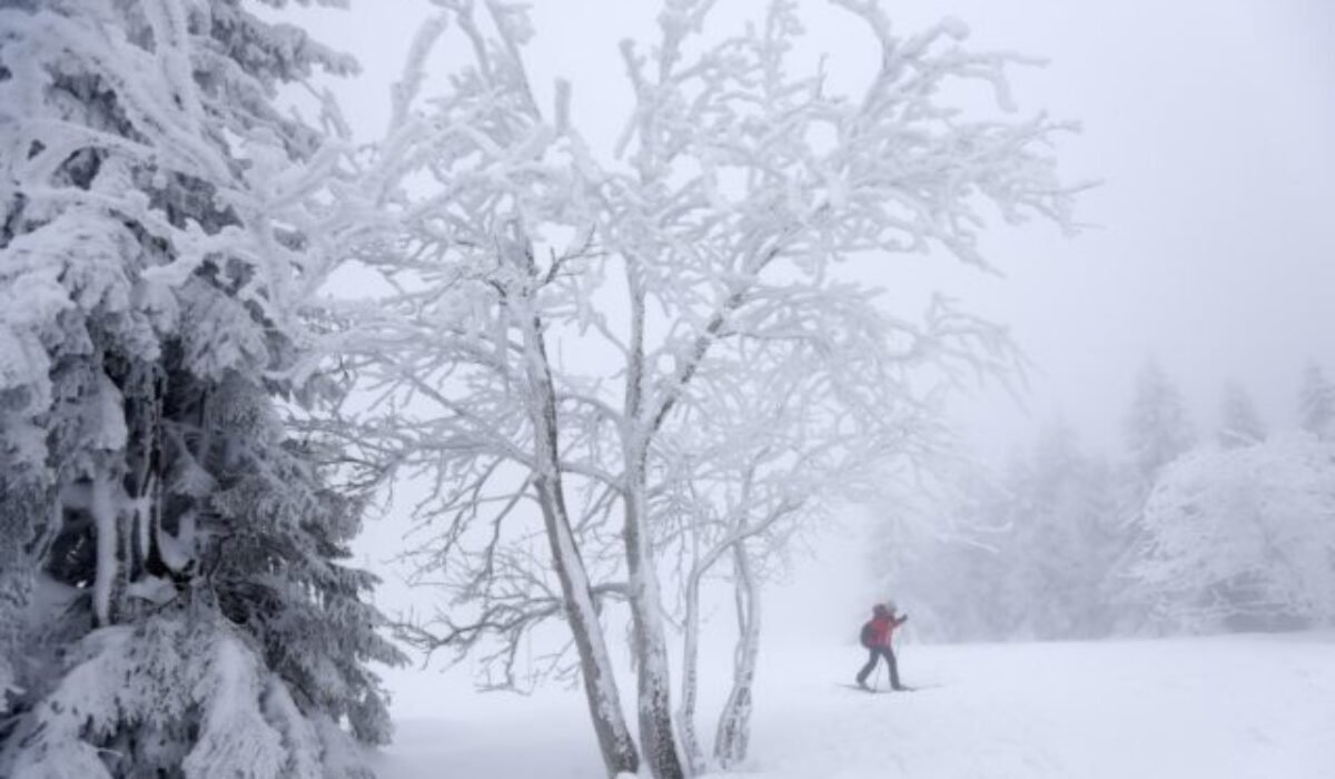 Slovensko dnes čaká chladné počasie s mínusovými teplotami, na východe sa môžu tvoriť snehové jazyky