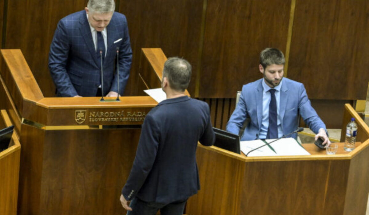 Progresívne Slovensko si udržuje v prieskume prvé miesto, matovičovci predbehli Hlas a Republika si polepšila