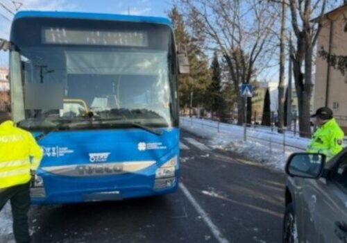 Autobus v martinskom okrese zrazil dieťa na priechode pre chodcov, cestujúci neutrpeli zranenia