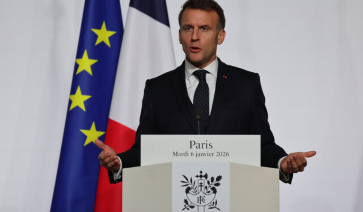 Macron chce na Ukrajinu vyslať 6-tisíc vojakov, nebudú však na fronte