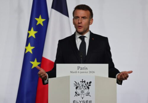 Macron chce na Ukrajinu vyslať 6-tisíc vojakov, nebudú však na fronte