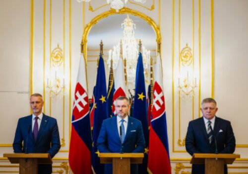 Pellegrini, Fico a Raši sa stretli na spoločnom obede, diskutovali o domácich aj zahraničných otázkach – VIDEO, FOTO