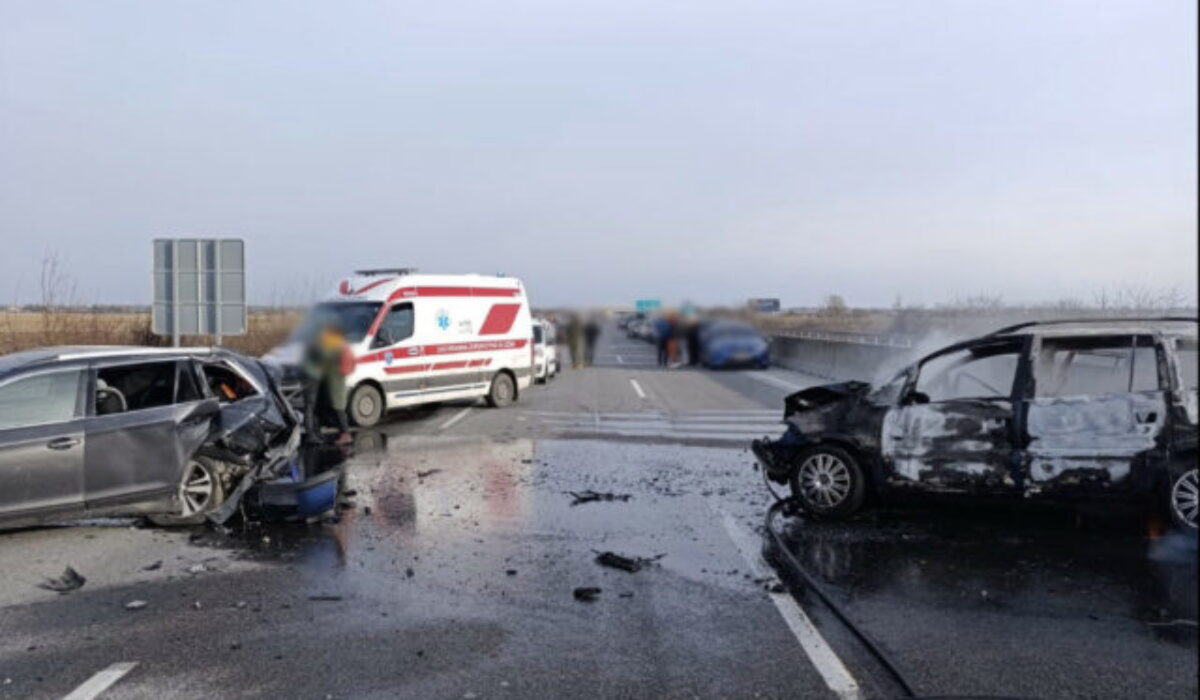 Nehoda dvoch áut uzavrela časť D1 smer Bratislava, polícia odkláňala premávku – FOTO