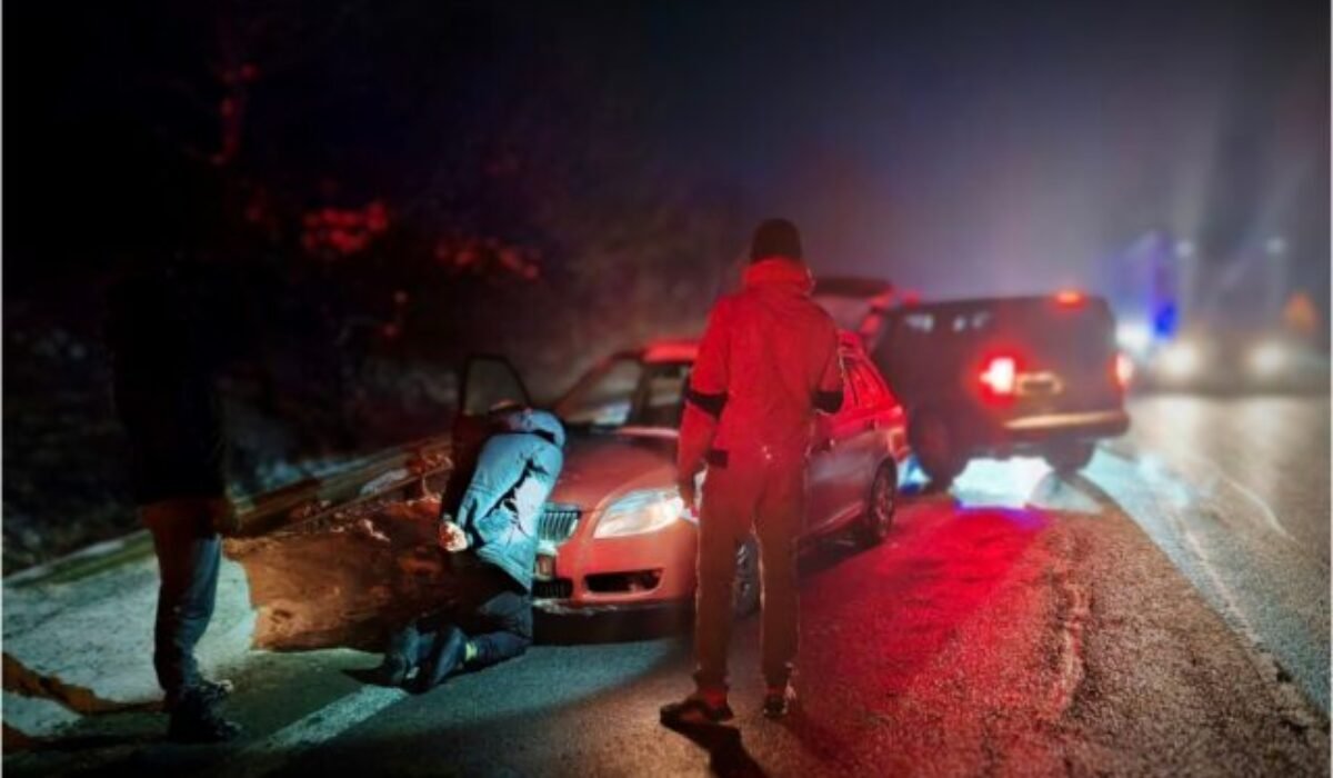 Polícia na protidrogovej akcii zadržala niekoľko osôb, zasahovali na viacerých miestach v Prešovskom kraji