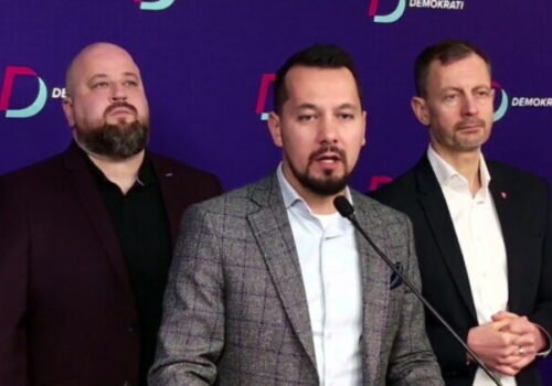 Navrhovaný zákon bude chrániť politické kšefty, Demokrati hovoria o „kastrácii katastra“ – VIDEO