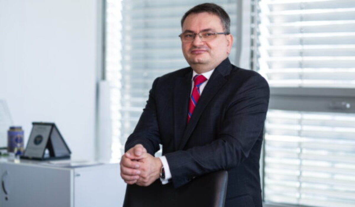 Slovensko starne a pracovná sila mizne. Zdravý a skúsený zamestnanec sa stáva zlatom firiem