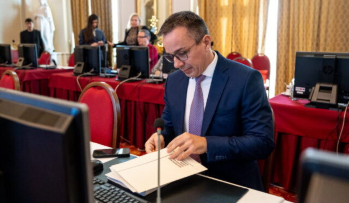 Hlas navrhne zmrazenie paušálnych náhrad ministrov, veľké šetrenie to však podľa Erika Tomáša nie je