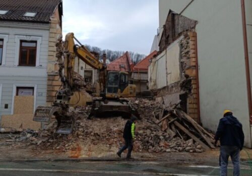 Zbúraním historickej budovy v Trenčíne bol porušený zákon, vlastník môže dostať pokutu až jeden milión eur