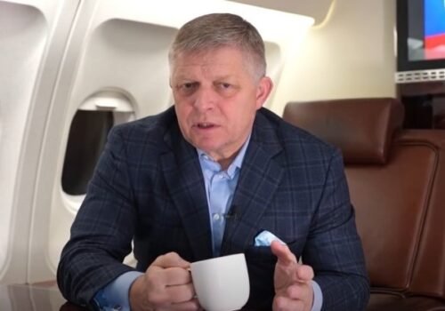 Keď do pekla, tak na veľkom bielom koni, pripomenul Fico opozícii. Premiér podpichol aj koaličných partnerov – VIDEO