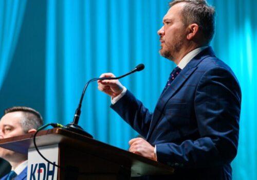 KDH vyzýva vládu na zvolanie bezpečnostnej rady, situácia na Blízkom východe si vyžaduje plán evakuácie