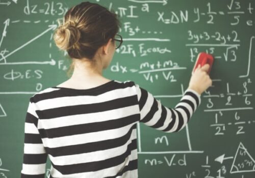 Slovenské školy zverejnili minulý rok druhý najvyšší počet pracovných ponúk, bolo ich viac ako osemtisíc