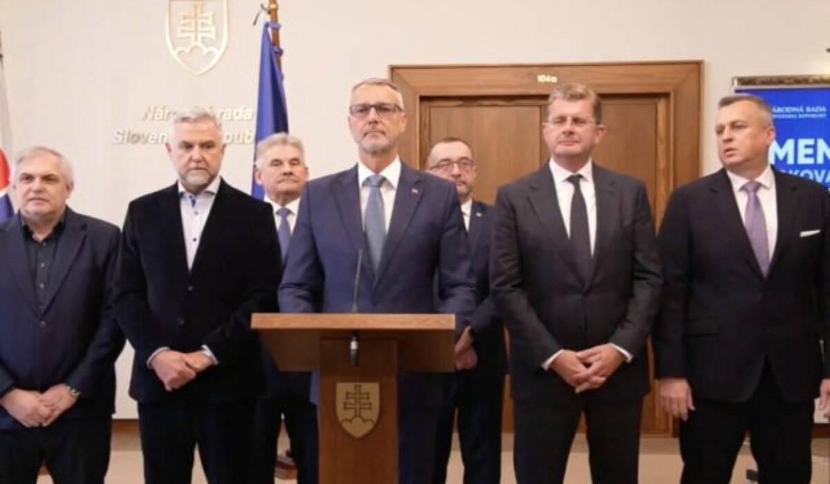 33183_sni-mka-obrazovky-2026-01-26-o-13.12.56-640x420.jpg Vykázanie zo sály aj stopka pre rozpravy bez konca, parlament chce sprísniť pravidlá rokovania – VIDEO