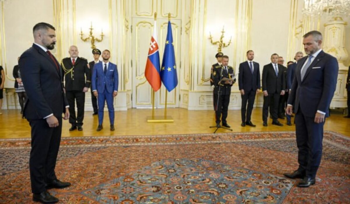 Prezident Pellegrini začal disciplinárne konanie voči šéfovi SIS za autonehodu