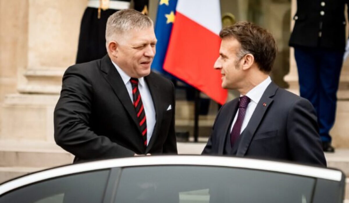 Fico sa stretne s Macronom, rokovať budú o prehĺbení hospodárskej spolupráce