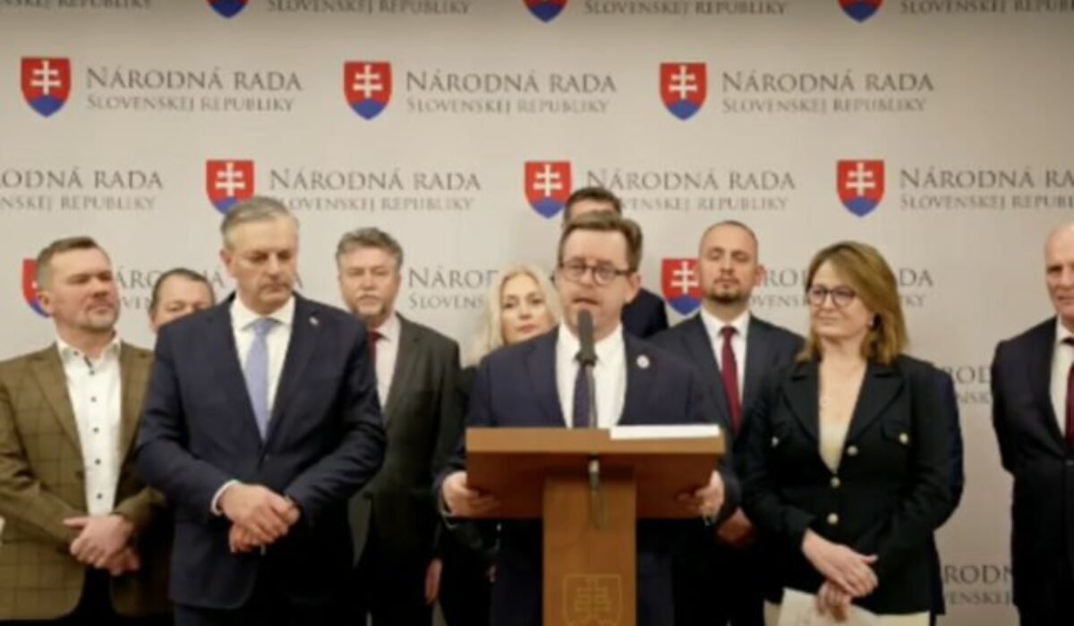 Poslanec Šmilňák dodržal sľub a končí v parlamente, nahradí ho lekárka Monika Kolejáková – VIDEO