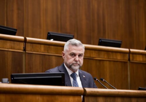 Novela rokovacieho poriadku dostala zelenú a prináša zásadné zmeny, Gašpar by o funkciu neprišiel ani vo väzbe – VIDEO