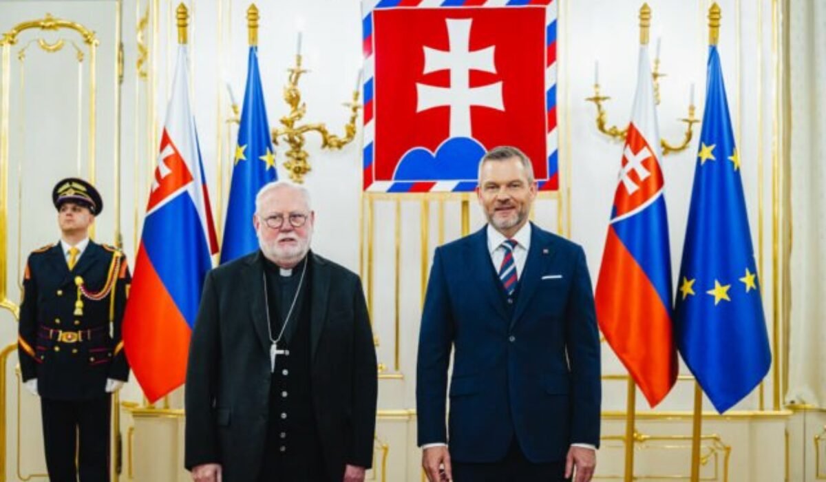 Na Slovensko pricestoval „minister zahraničia“ Vatikánu, prijal ho aj prezident Pellegrini