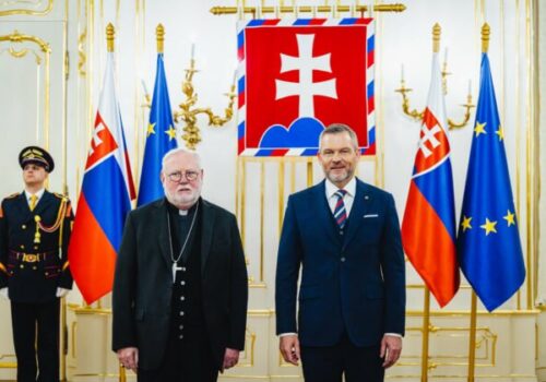 Na Slovensko pricestoval „minister zahraničia“ Vatikánu, prijal ho aj prezident Pellegrini