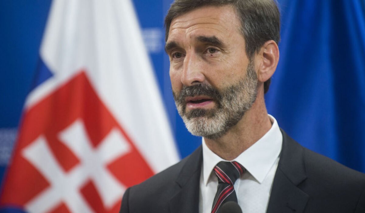 Blanár k návrhu európskej armády: Názor eurokomisára je legitímny, dôležitejšia je mierová dohoda pre Ukrajinu