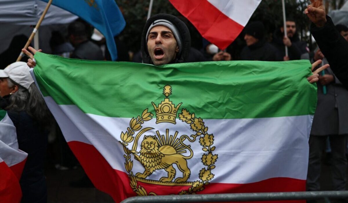 Mimoriadny stav v Iráne: Internet odpojený, ulice plné mŕtvych tiel