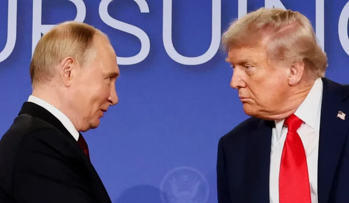 Trump hovorí o dočasnom utlmení útokov. Moskva spresňuje, že pôjde len o Kyjev