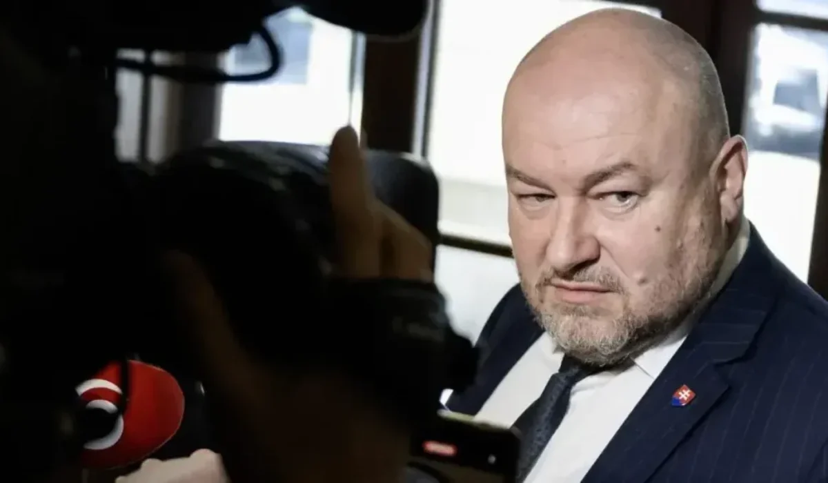 Minister Huliak kritizuje vedenie SFZ: „Kováčik míňa 30 % peňazí na osobné účely“
