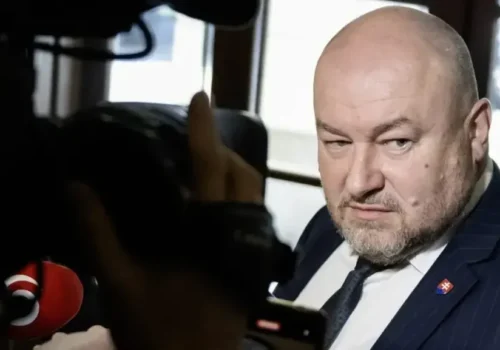 Minister Huliak kritizuje vedenie SFZ: „Kováčik míňa 30 % peňazí na osobné účely“