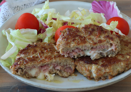 Plnené hamburgery so šunkou a syrom