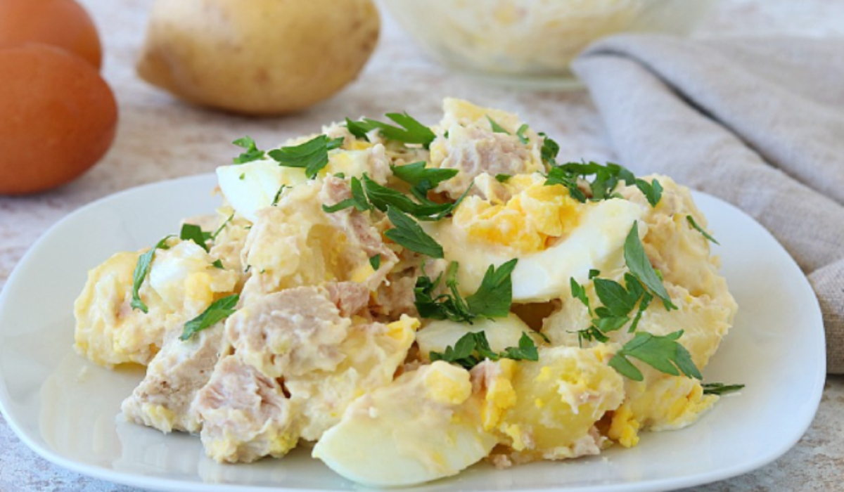 Zemiakový šalát s tuniakom a vajíčkami