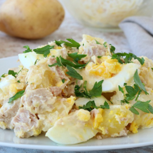 Zemiakový šalát s tuniakom a vajíčkami