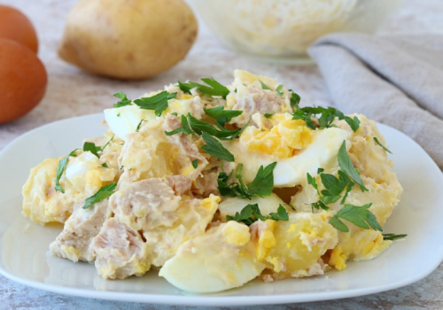 Zemiakový šalát s tuniakom a vajíčkami