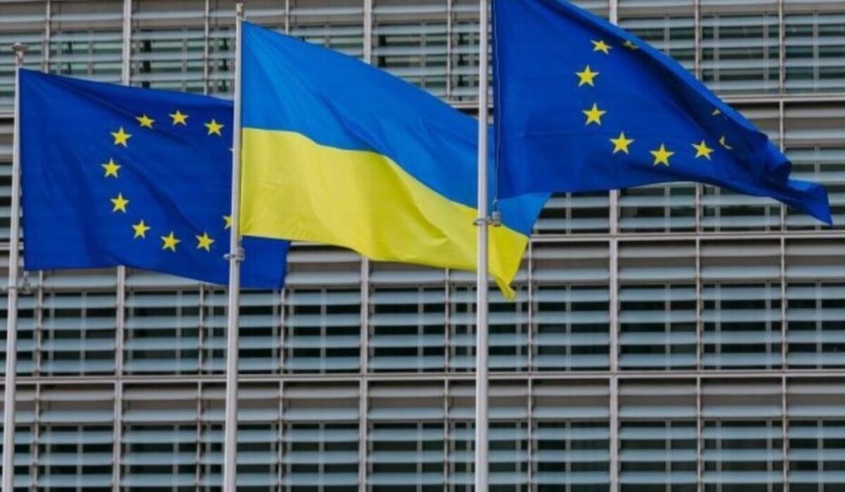 Praha: pred Úradom vlády zvesili ukrajinskú vlajku, nahradila ju vlajka EÚ