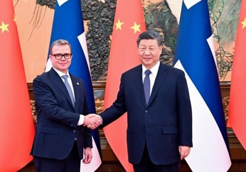 Čínsky prezident Si Ťin-pching sa stretol s fínskym premiérom Petterim Orpom