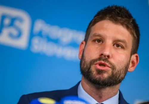 PS kritizuje neúčasť Slovenska na samite koalície ochotných, hovorí o izolácii krajiny