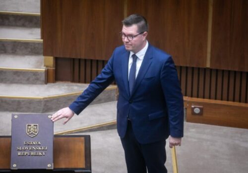 Poslanec Šimko z Hlasu spúšťa novú iniciatívu. Politici veľa hovoria, ja chcem však viac počúvať, hovorí – VIDEO