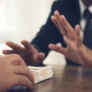 ÚBOK obvinil za korupciu 31 fyzických osôb, boli medzi nimi aj verejní funkcionári