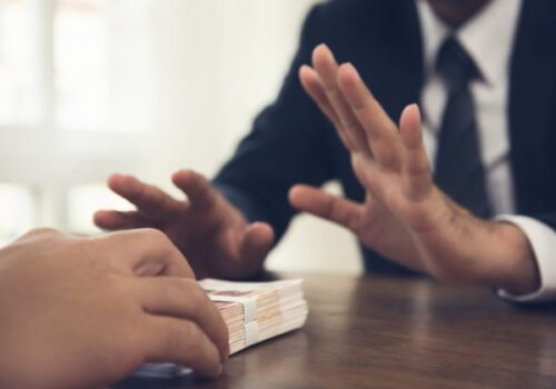 ÚBOK obvinil za korupciu 31 fyzických osôb, boli medzi nimi aj verejní funkcionári