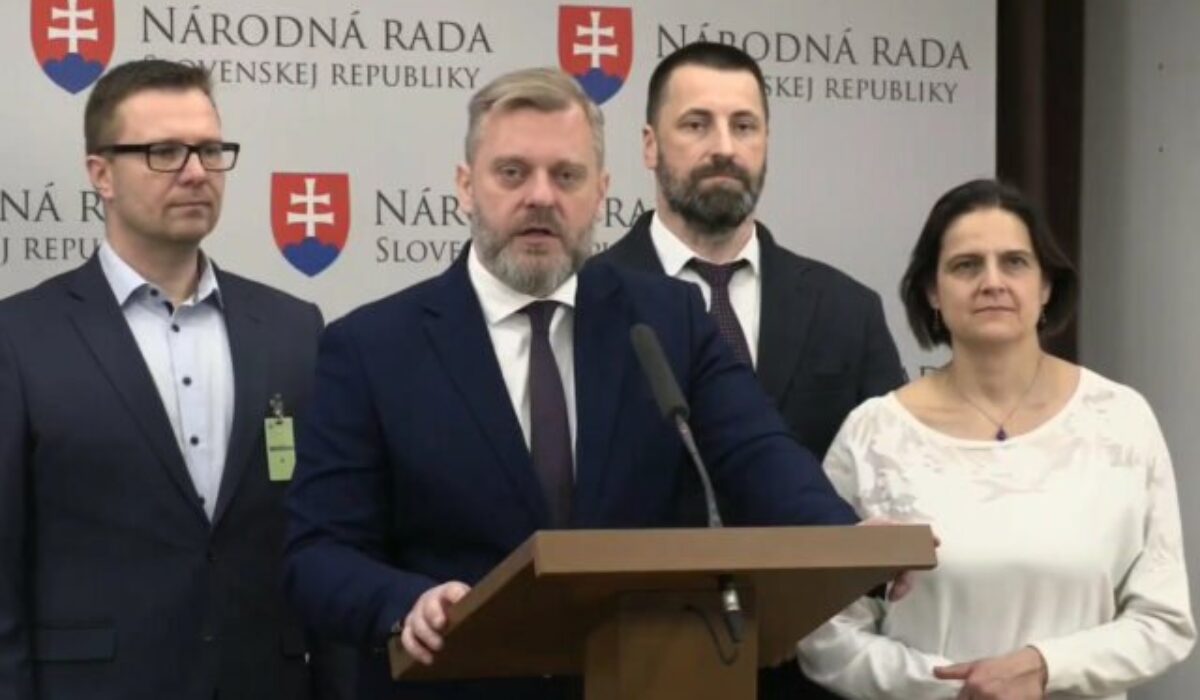 Krúpovi sa nezdá dianie okolo nákupu hasičských vozidiel, chce iniciovať poslanecký prieskum – VIDEO