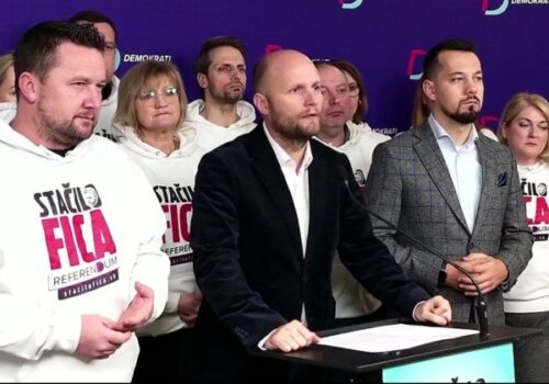 Demokrati chcú poraziť Fica, pod petíciu za vyhlásenie referenda sa podľa Naďa podpísali aj rodinní príslušníci premiéra – VIDEO
