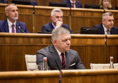 Koalícia sa podľa politológa nechystá zložiť zbrane, pri hlasovaní o vyslovení nedôvery vláde ukázala úplnú jednotu aj aroganciu moci