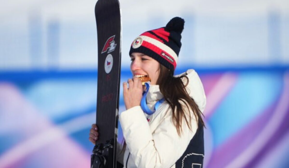 Češka Maděrová získala zlato v paralelnom obrovskom slalome, Ledeckej sen o hetriku sa rozplynul