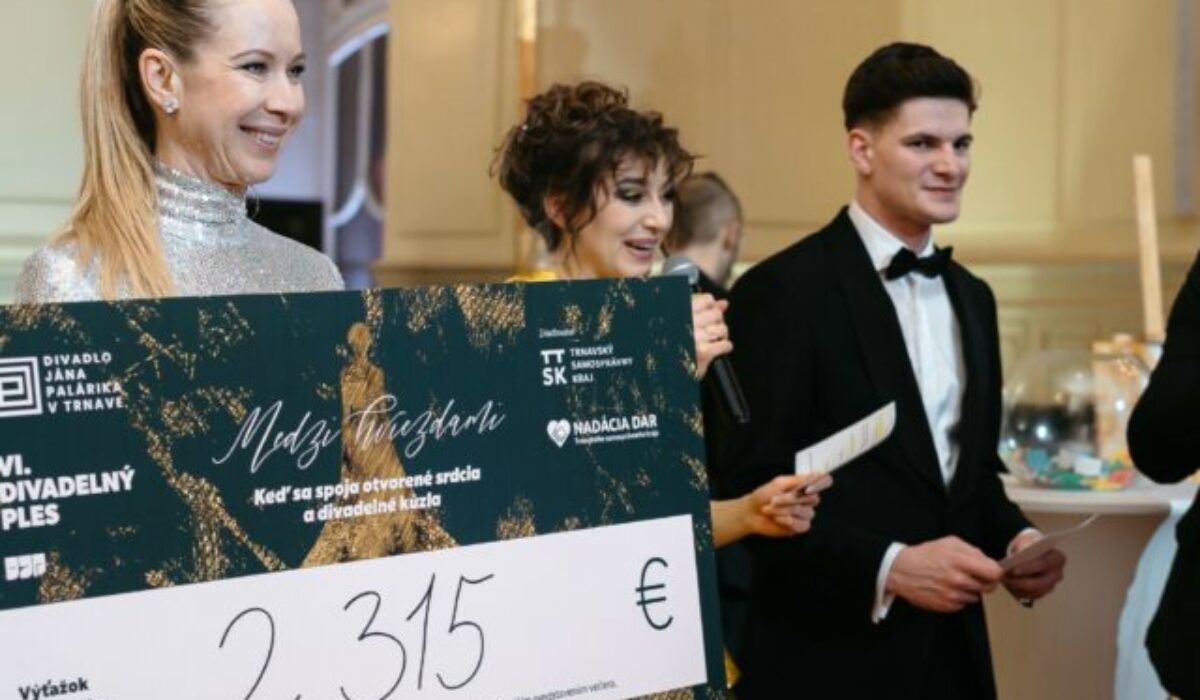 Výťažok zo šiesteho ročníka plesu v Trnave pomôže ľuďom v ťažkých životných situáciách – FOTO