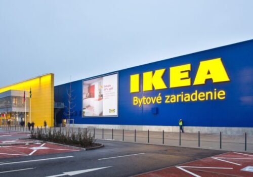 IKEA sťahuje z predaja nástenné lampy pre riziko úrazu elektrickým prúdom