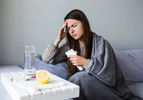 Zatvorené triedy, prázdne čakárne, zákaz návštev, superchrípka je tu v plnej sile, takto sa ochránite bez paniky