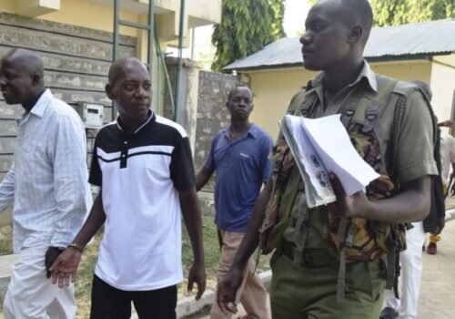 Vodcu hladovkového kultu, ktorý má na svedomí stovky obetí,  obvinili z ďalších 52 úmrtí