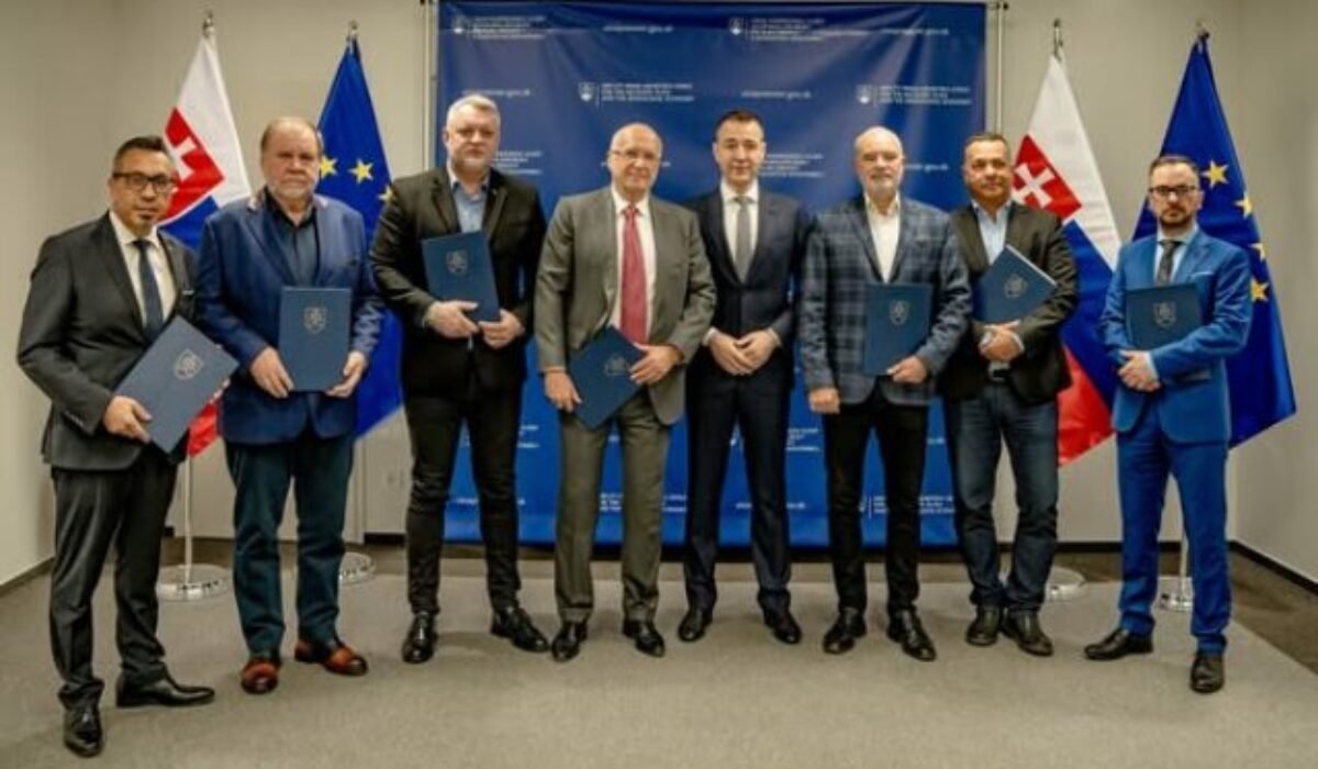 Zamestnávatelia a Úrad podpredsedu vlády podpísali memorandum, cieľom je spoločné hľadanie riešení pre NITC – FOTO