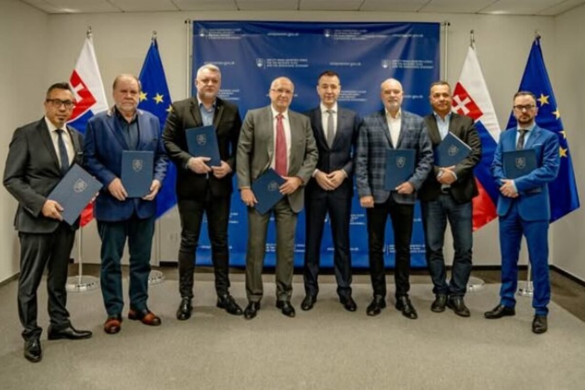 Zamestnávatelia a Úrad podpredsedu vlády podpísali memorandum, cieľom je spoločné hľadanie riešení pre NITC – FOTO