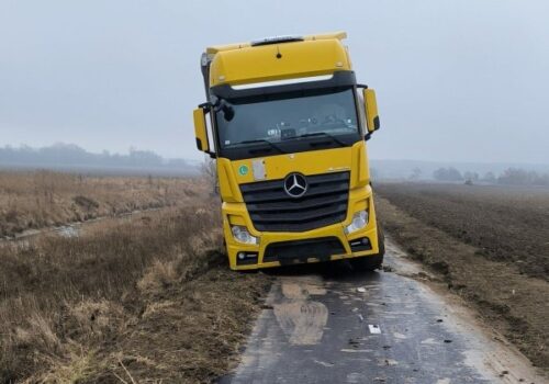 Bulharský kamión jazdil v Senici po cyklotrase, zastavil ho až most – FOTO